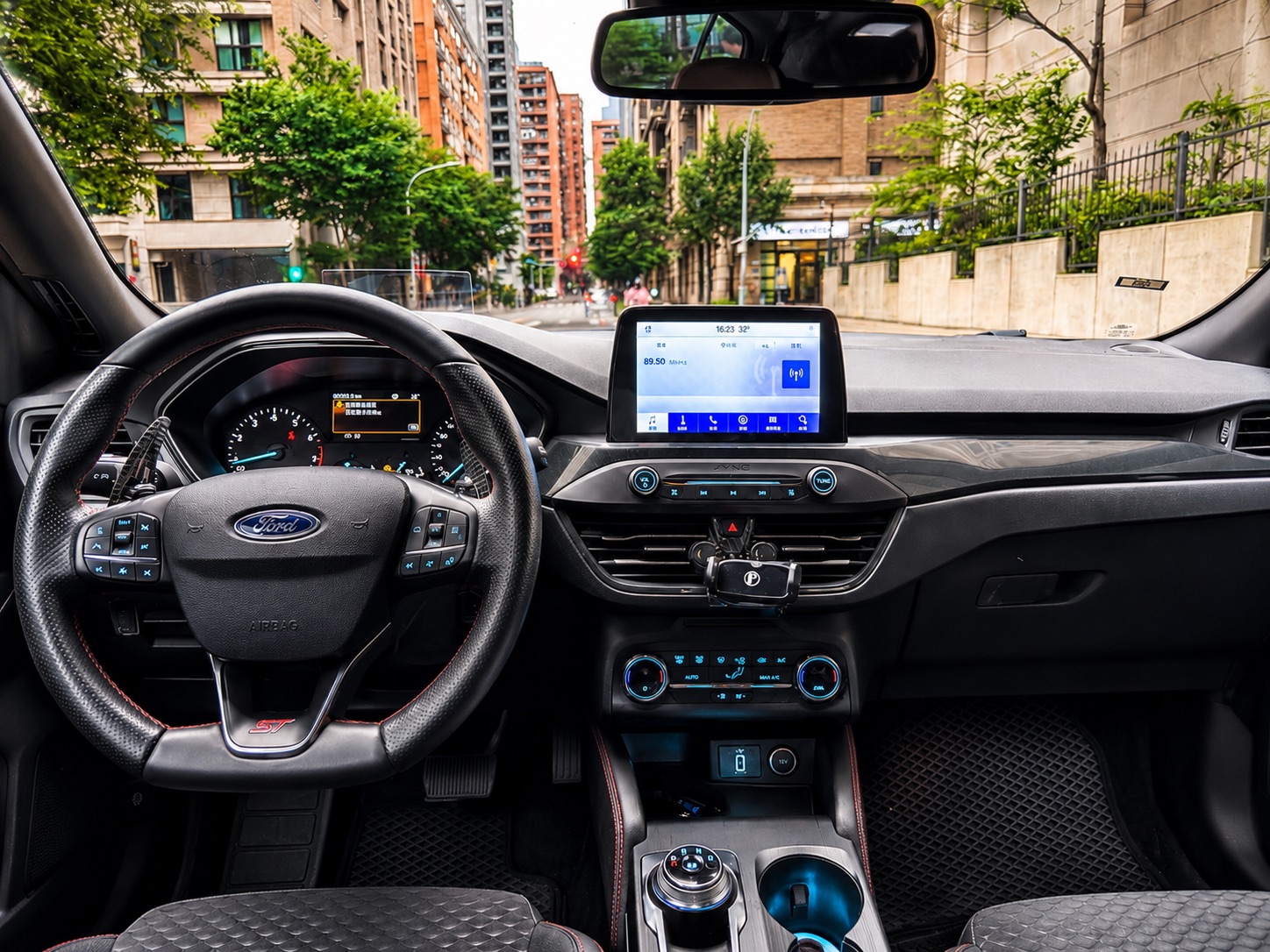 2019 Ford Focus ST-Line Photo 5