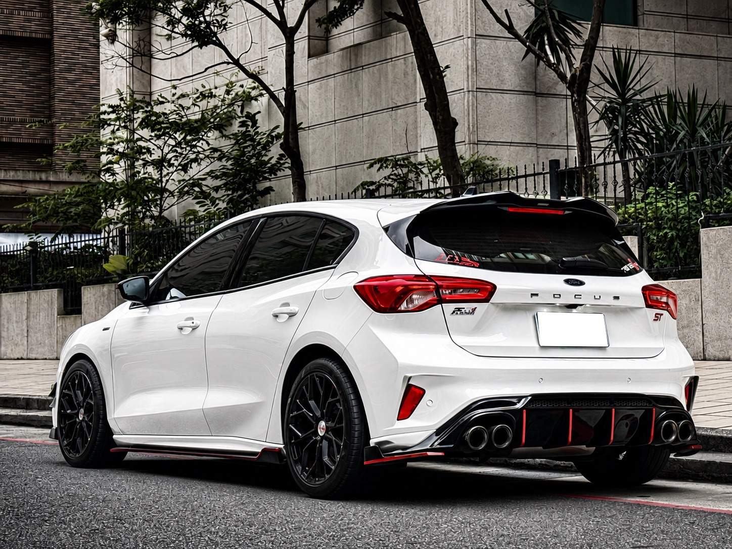 2019 Ford Focus ST-Line Photo 2