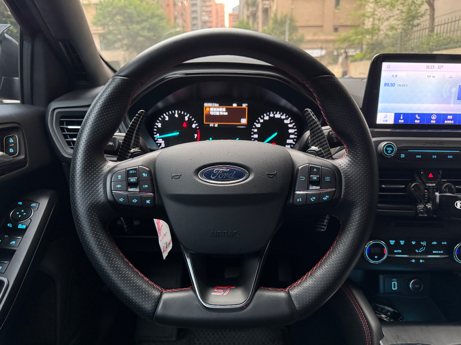 2019 Ford Focus ST-Line Photo 6