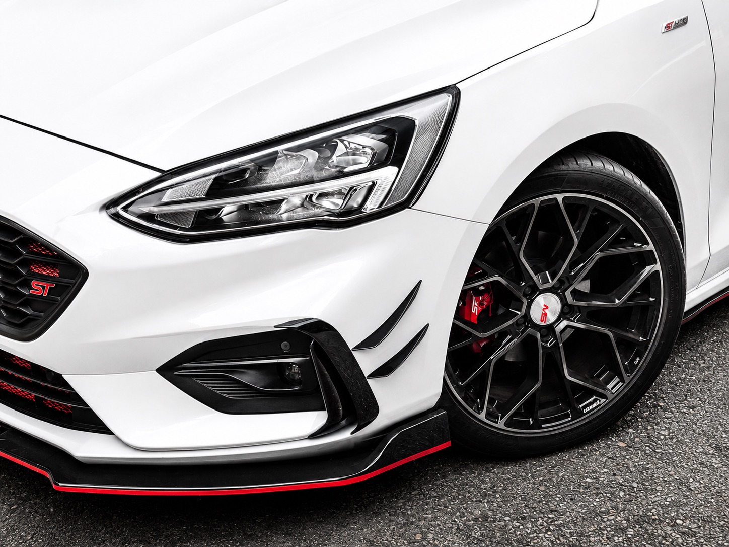 2019 Ford Focus ST-Line Photo 3