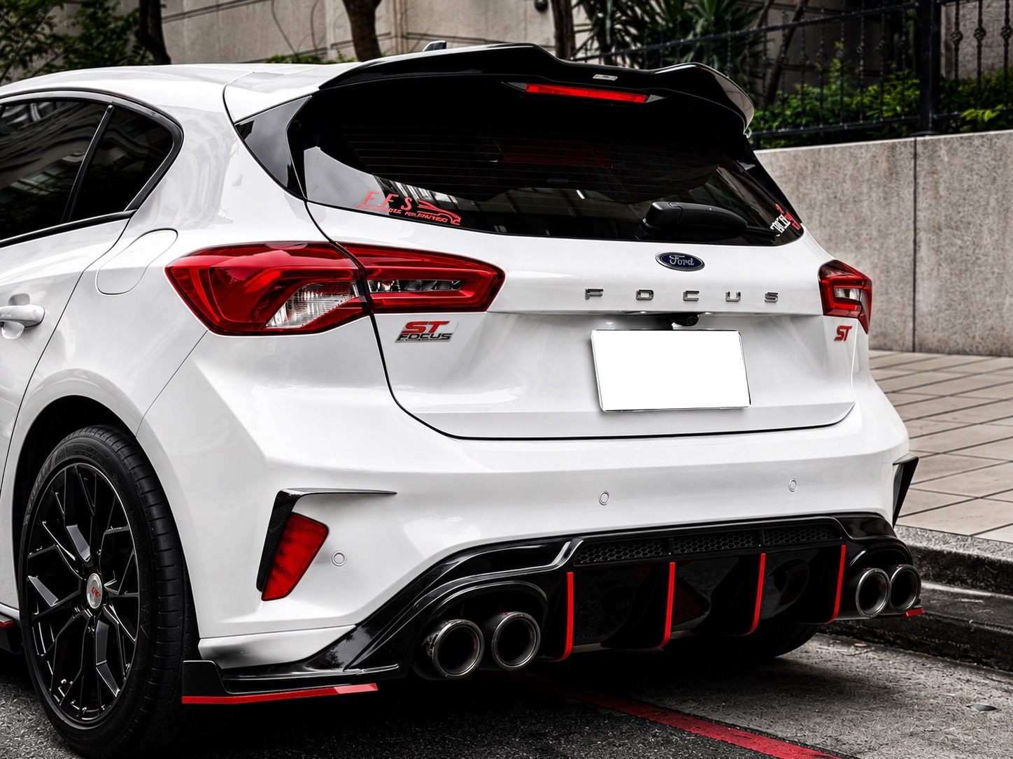 2019 Ford Focus ST-Line Photo 4