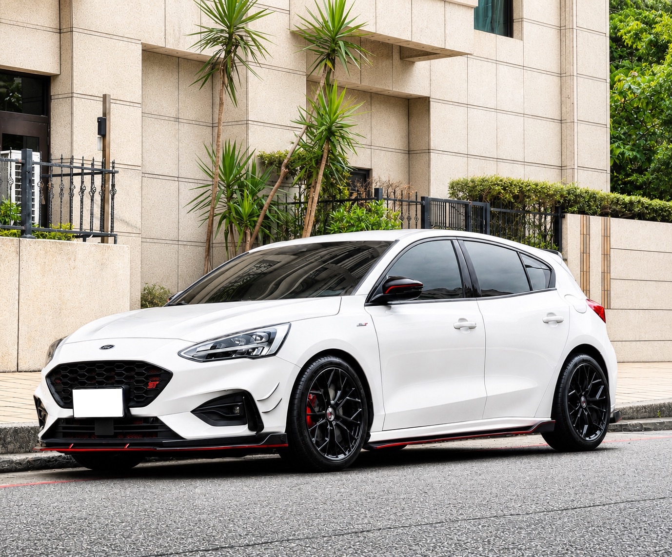 2019 Ford Focus ST-Line Photo 1