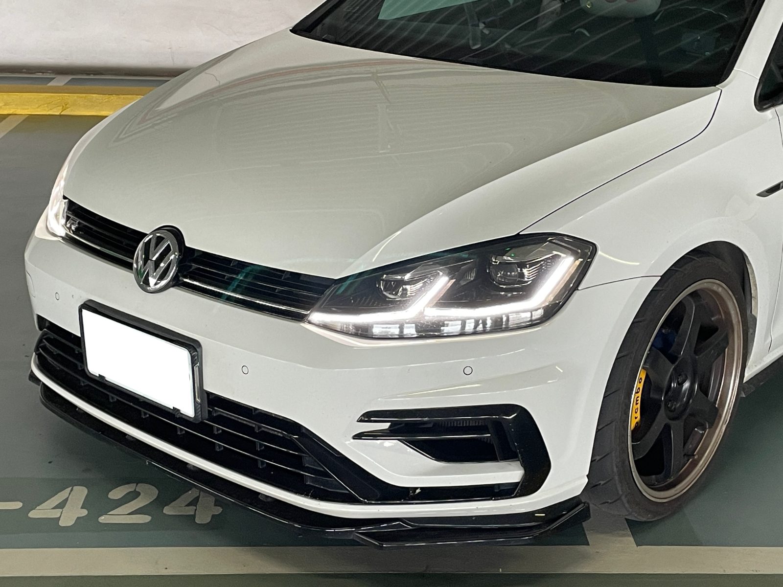 2017 Volkswagen GOLF R Photo 3