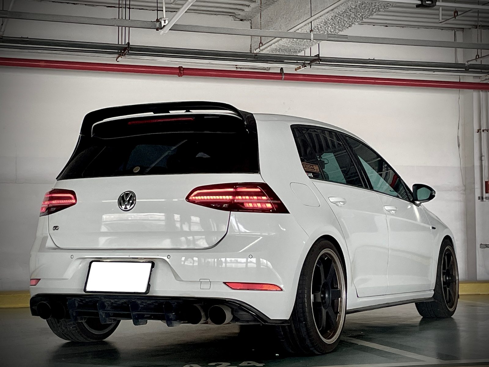 2017 Volkswagen GOLF R Photo 7