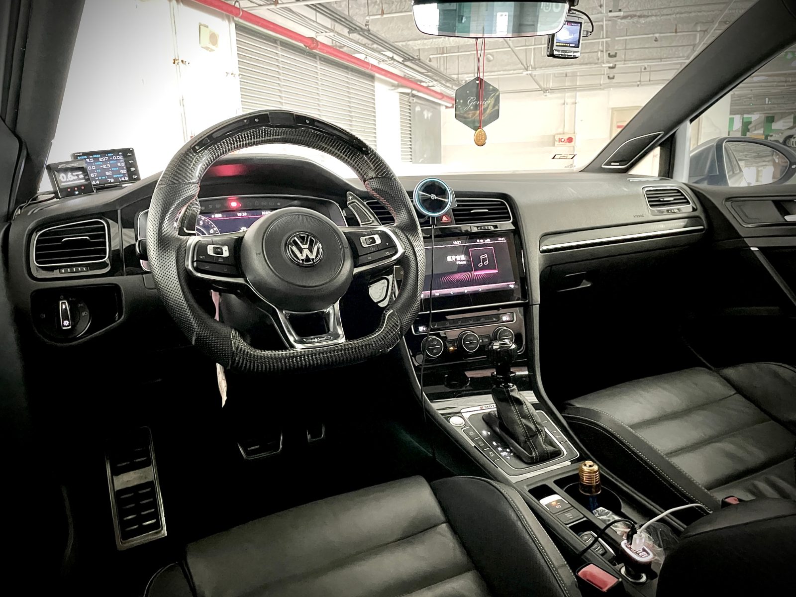 2017 Volkswagen GOLF R Photo 10
