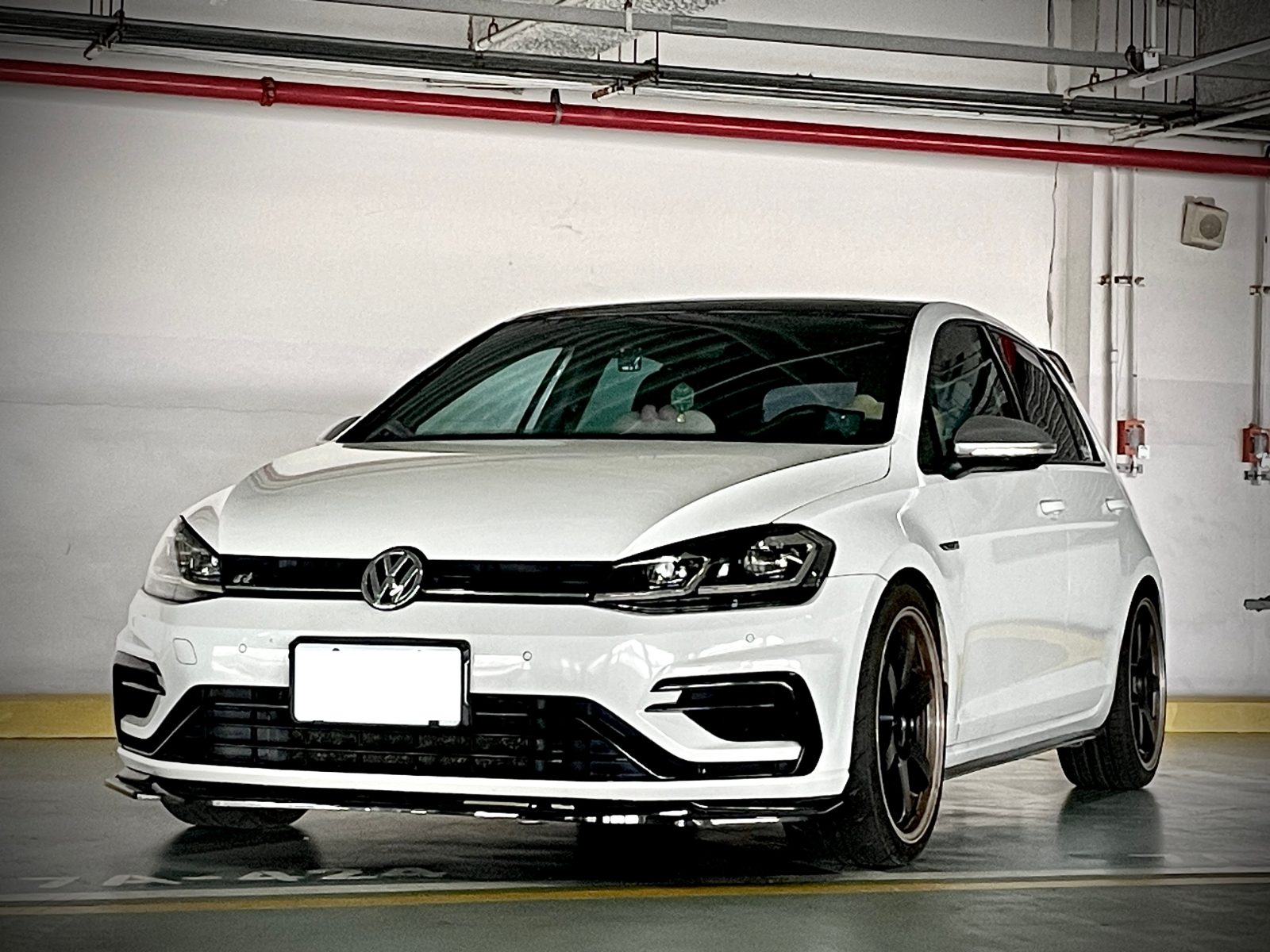 2017 Volkswagen GOLF R Photo 1