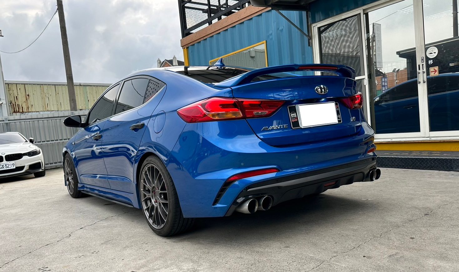 2018 Hyundai Elantra Sport Photo 3