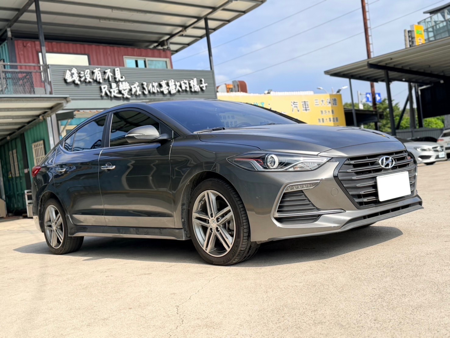 2019 Hyundai Elantra 照片 1