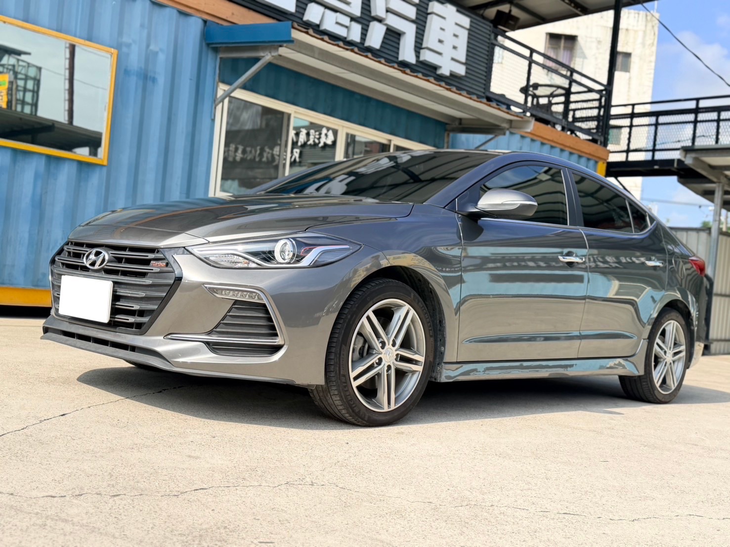 2019 Hyundai Elantra 照片 2