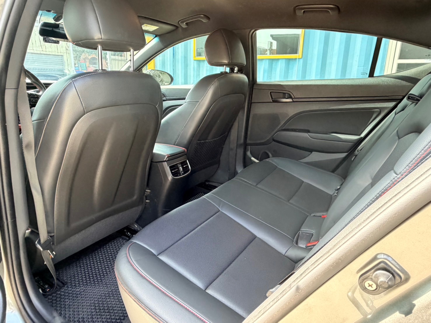 2019 Hyundai Elantra 照片 8