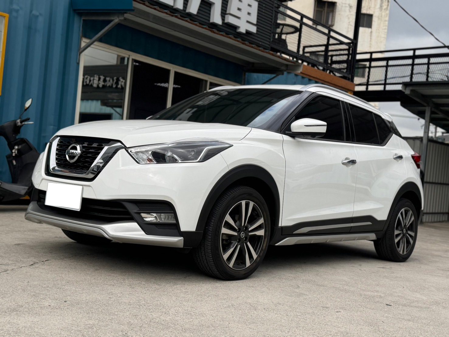 2022 Nissan Kicks Photo 2
