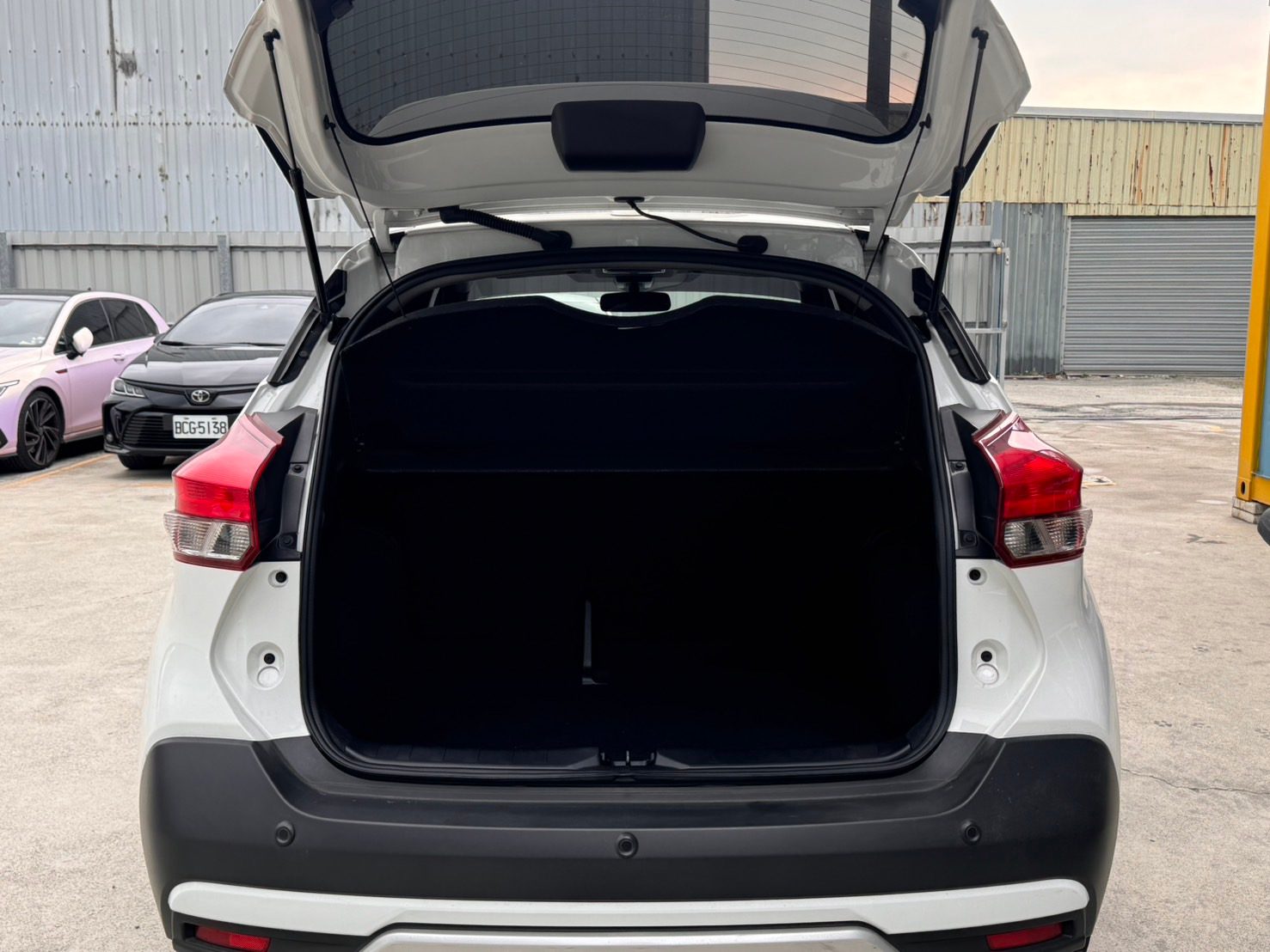 2022 Nissan Kicks Photo 5