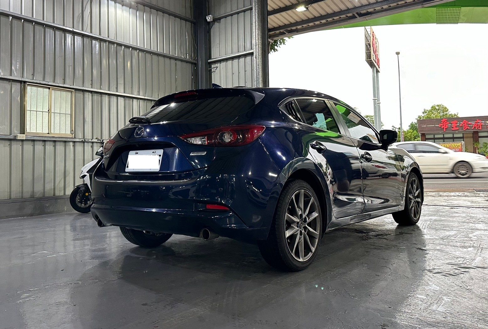 2017 Mazda 3 BOSE Photo 4