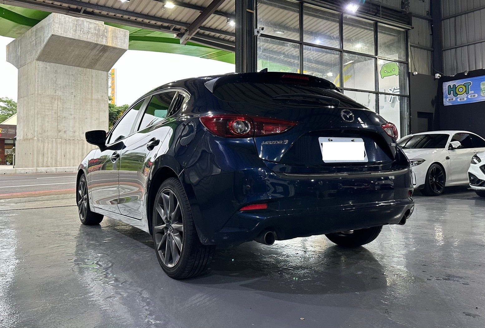2017 Mazda 3 BOSE Photo 3