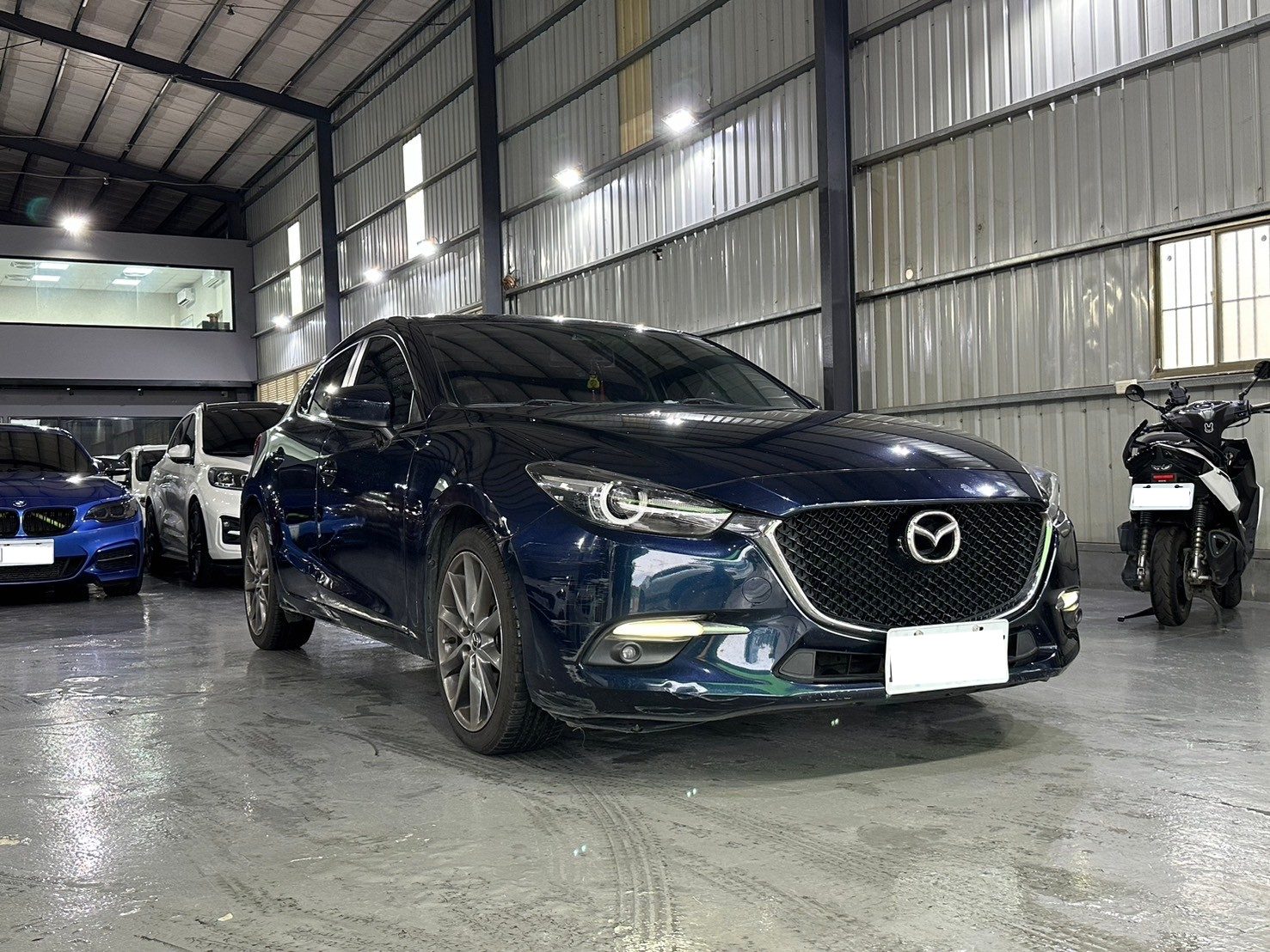 2017 Mazda 3 BOSE Photo 2