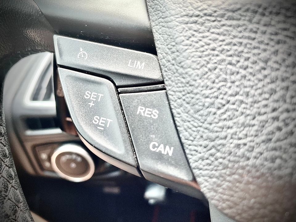 2016 Ford Focus St Photo 11