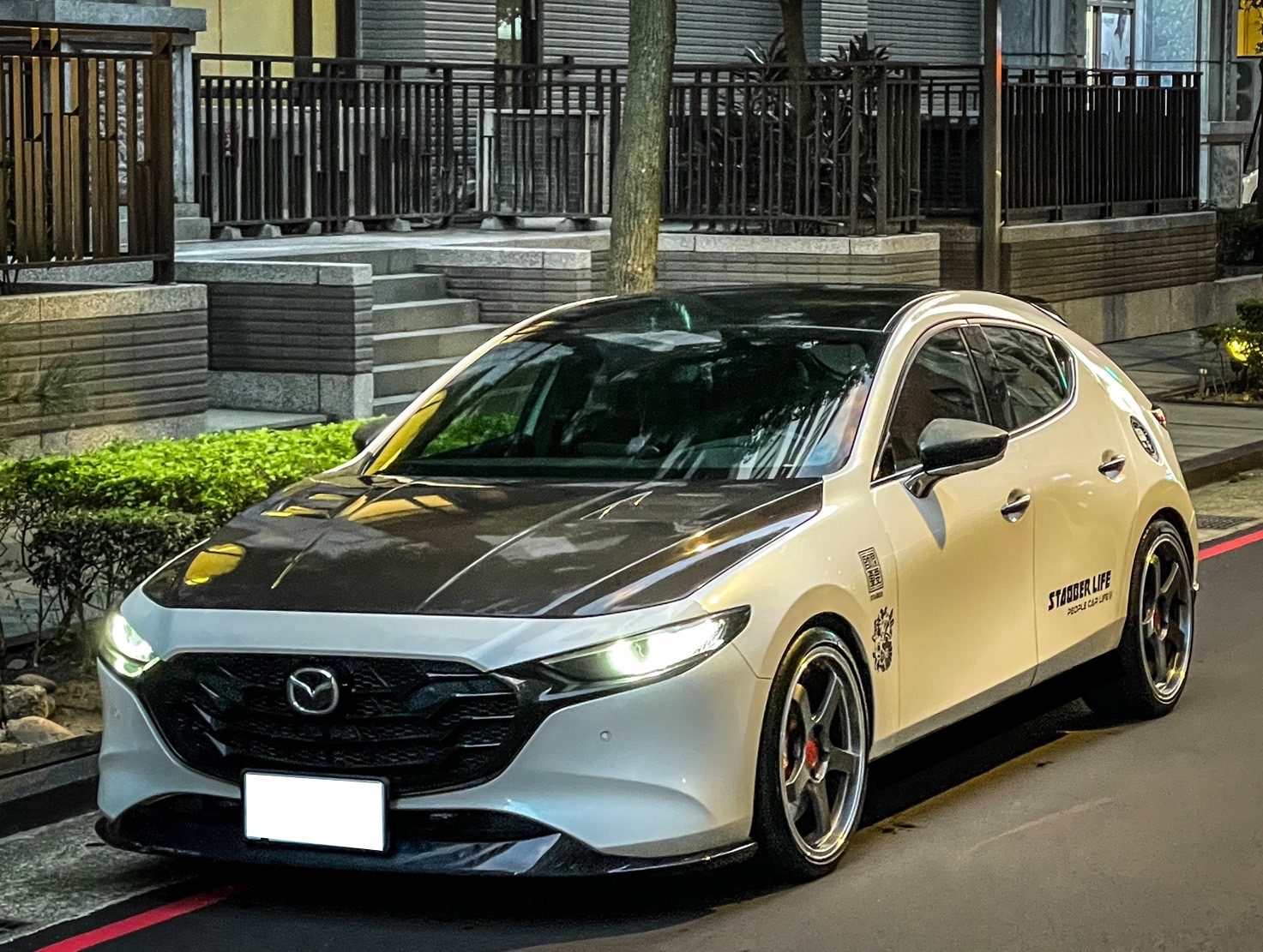 2022 Mazda 3 Photo 2