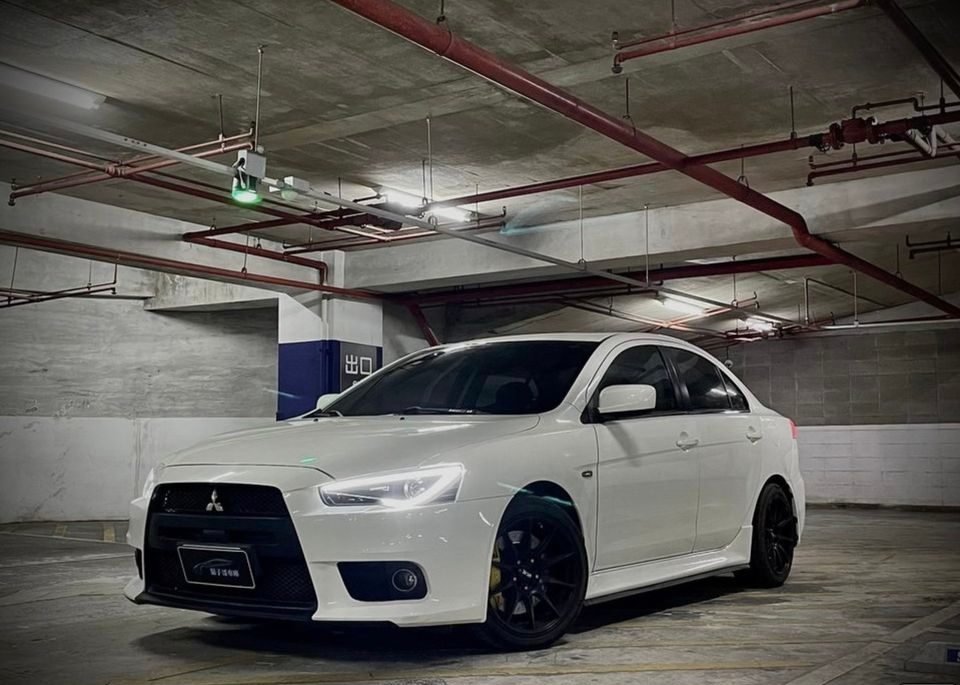 2014 Mitsubishi Fortis 鯊魚