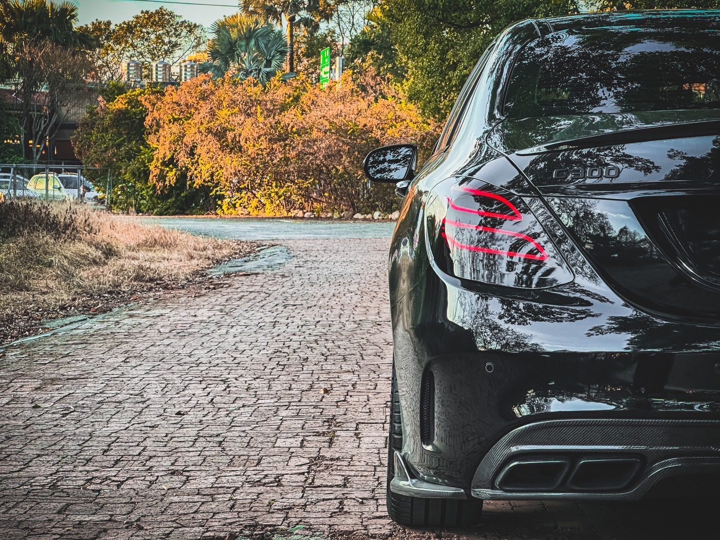 2016 Mercedes-Benz C300 AMG Photo 4