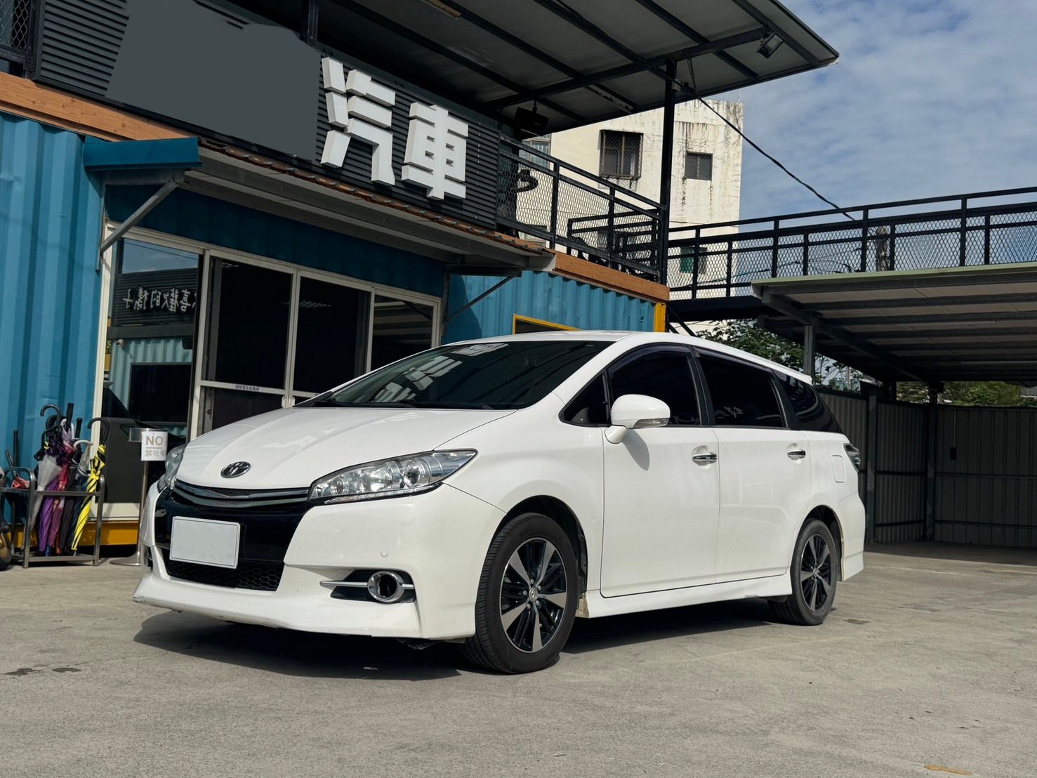 2016 Toyota Wish Photo 2