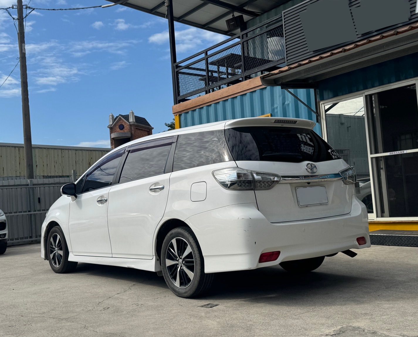 2016 Toyota Wish Photo 3