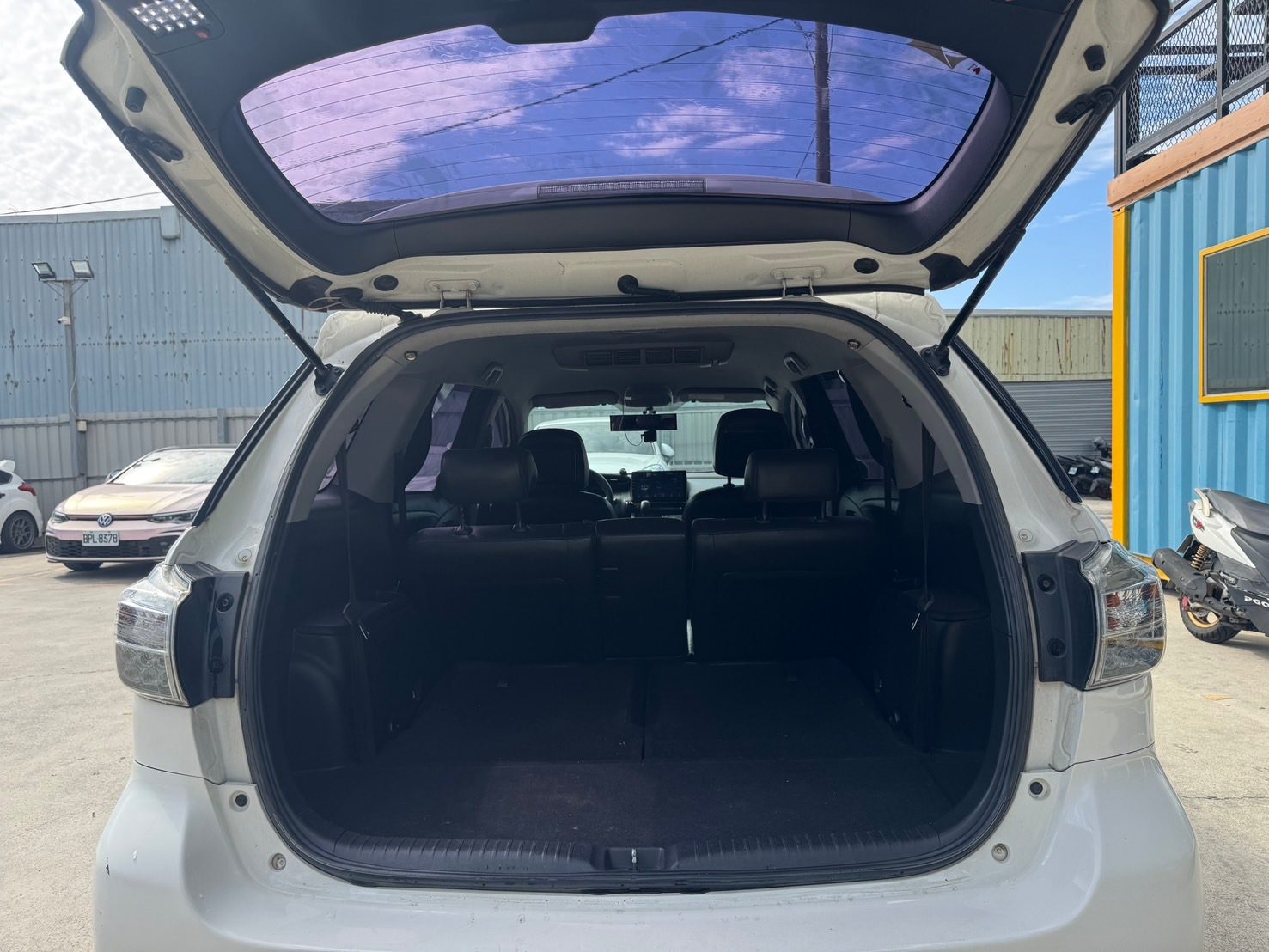 2016 Toyota Wish Photo 5