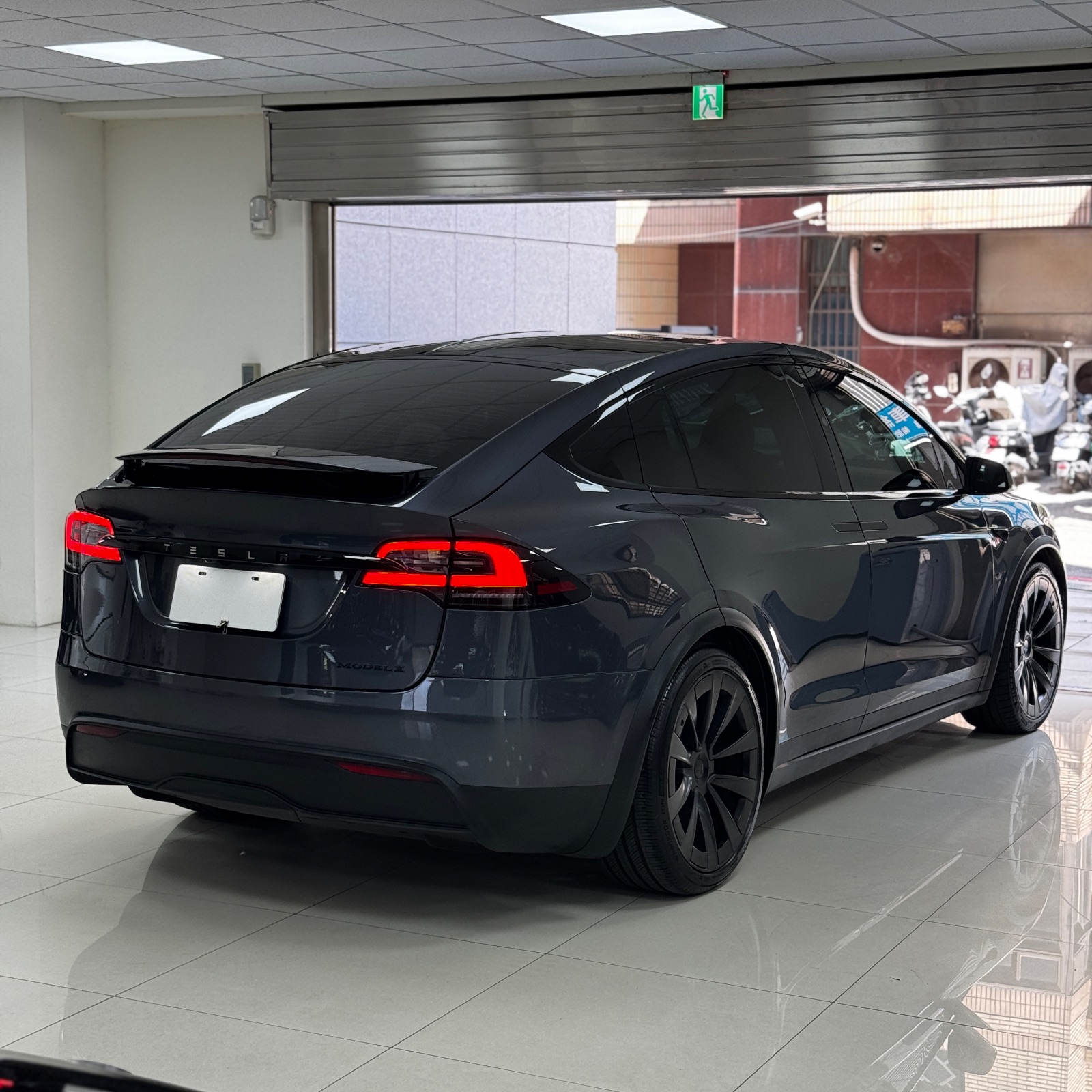 2023 Model X LR Photo 3