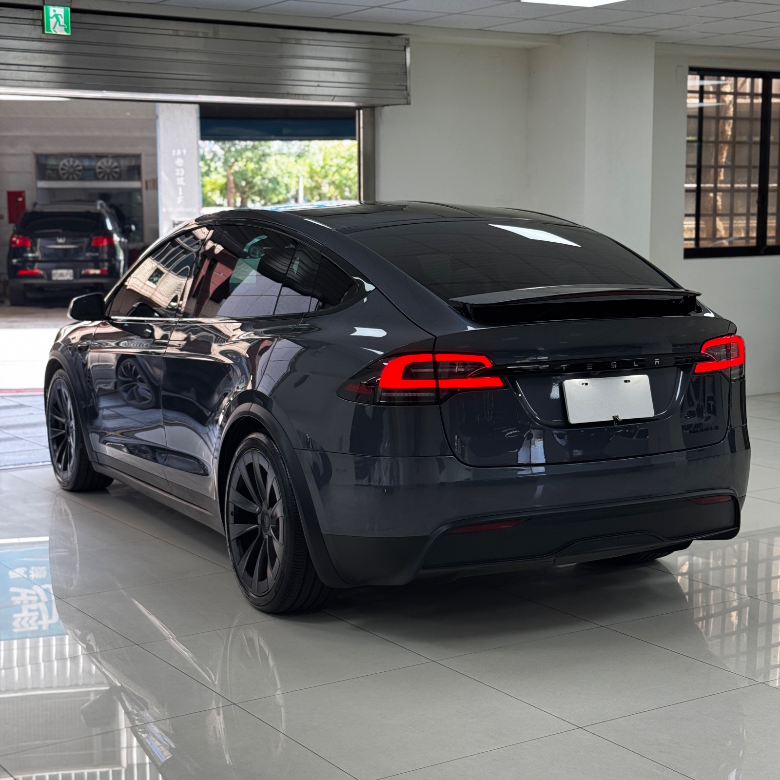 2023 Model X LR Photo 4