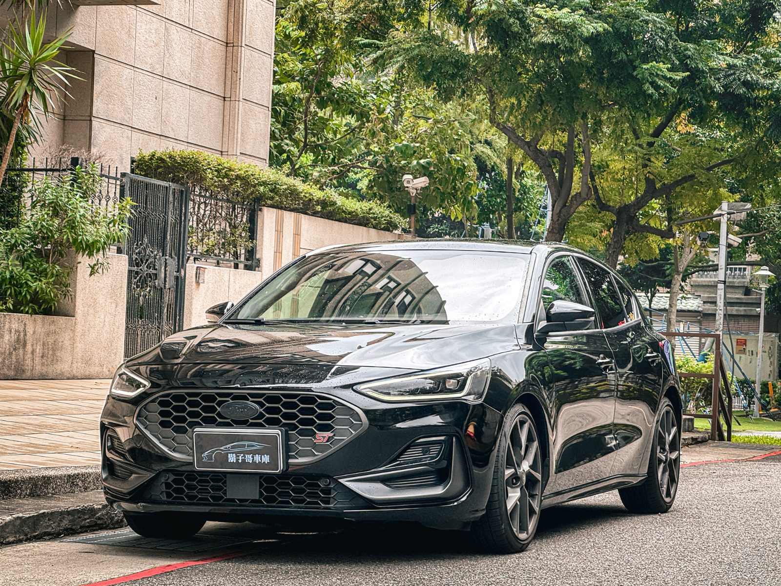 2023 Ford Focus ST Photo 2