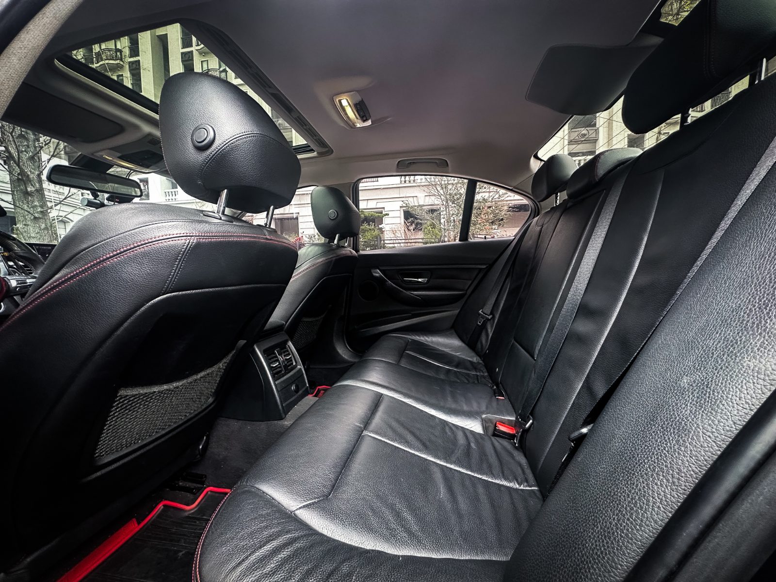 BMW 328i M-Sport 3 Series Photo 9