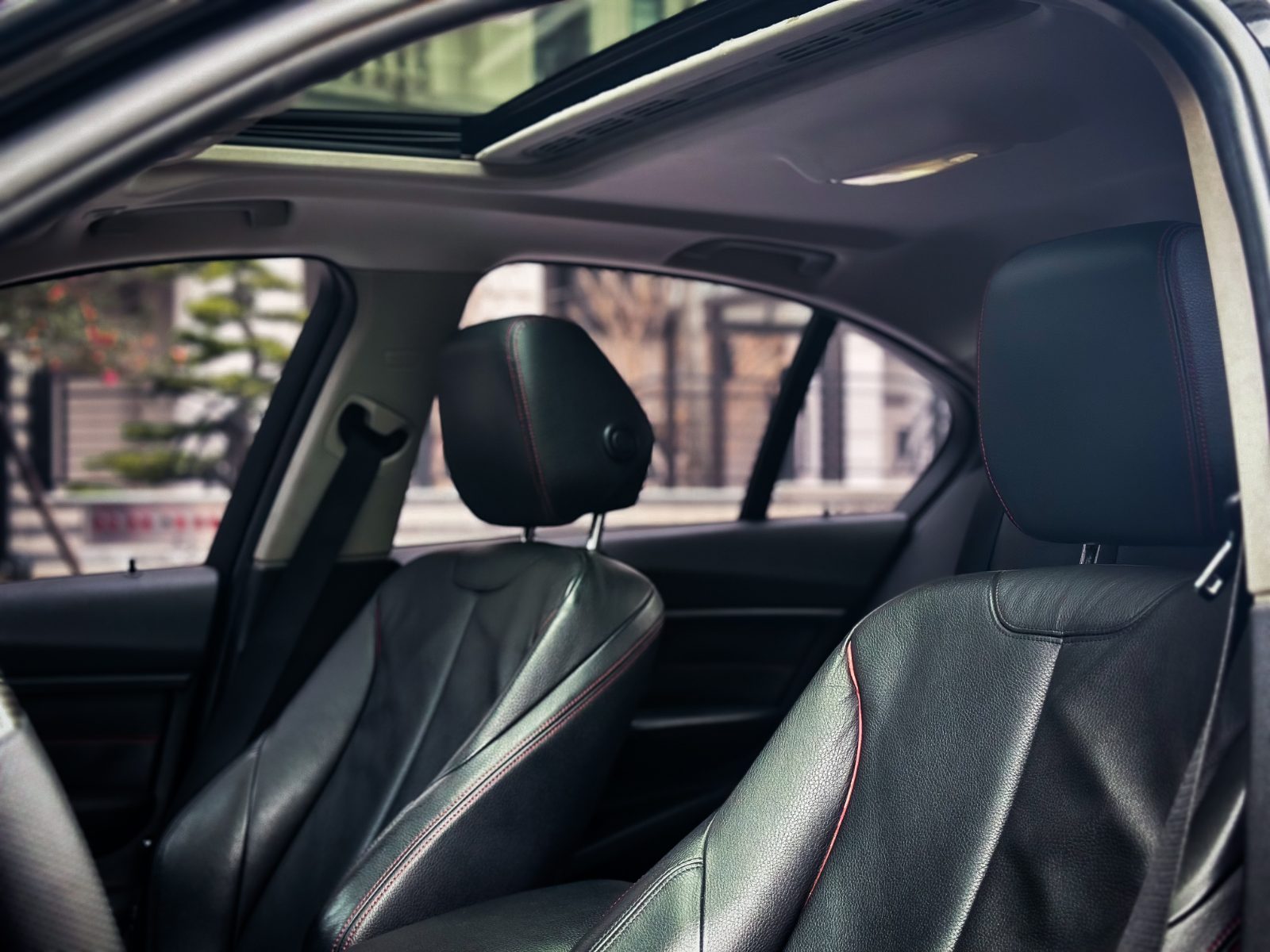 BMW 328i M-Sport 3 Series Photo 10