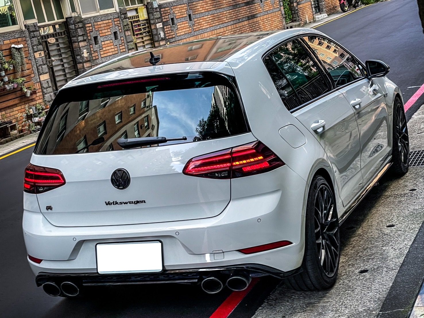 2018 Volkswagen GOLF R Photo 16