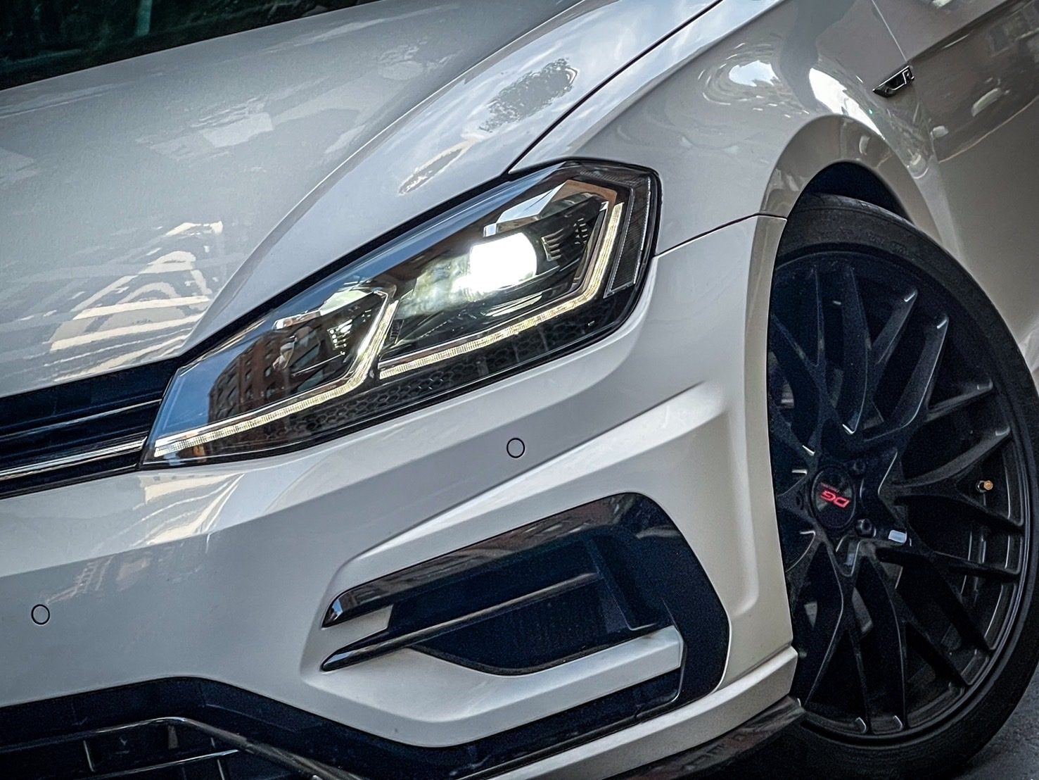 2018 Volkswagen GOLF R Photo 17