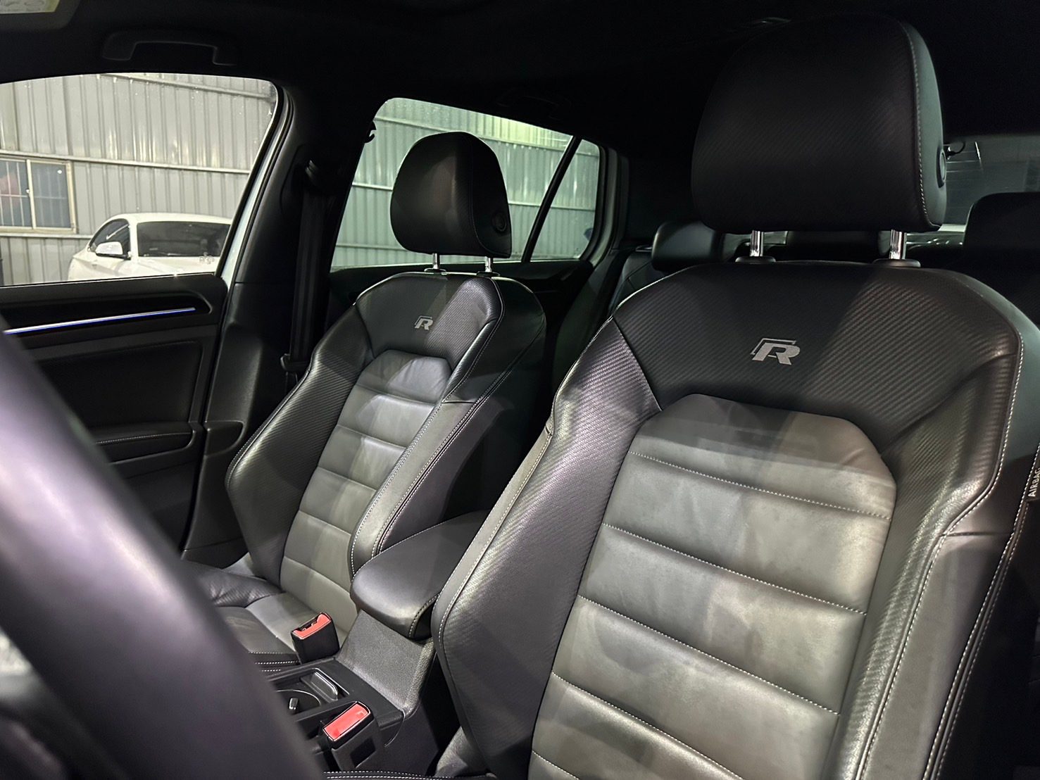 2018 Volkswagen GOLF R Photo 22