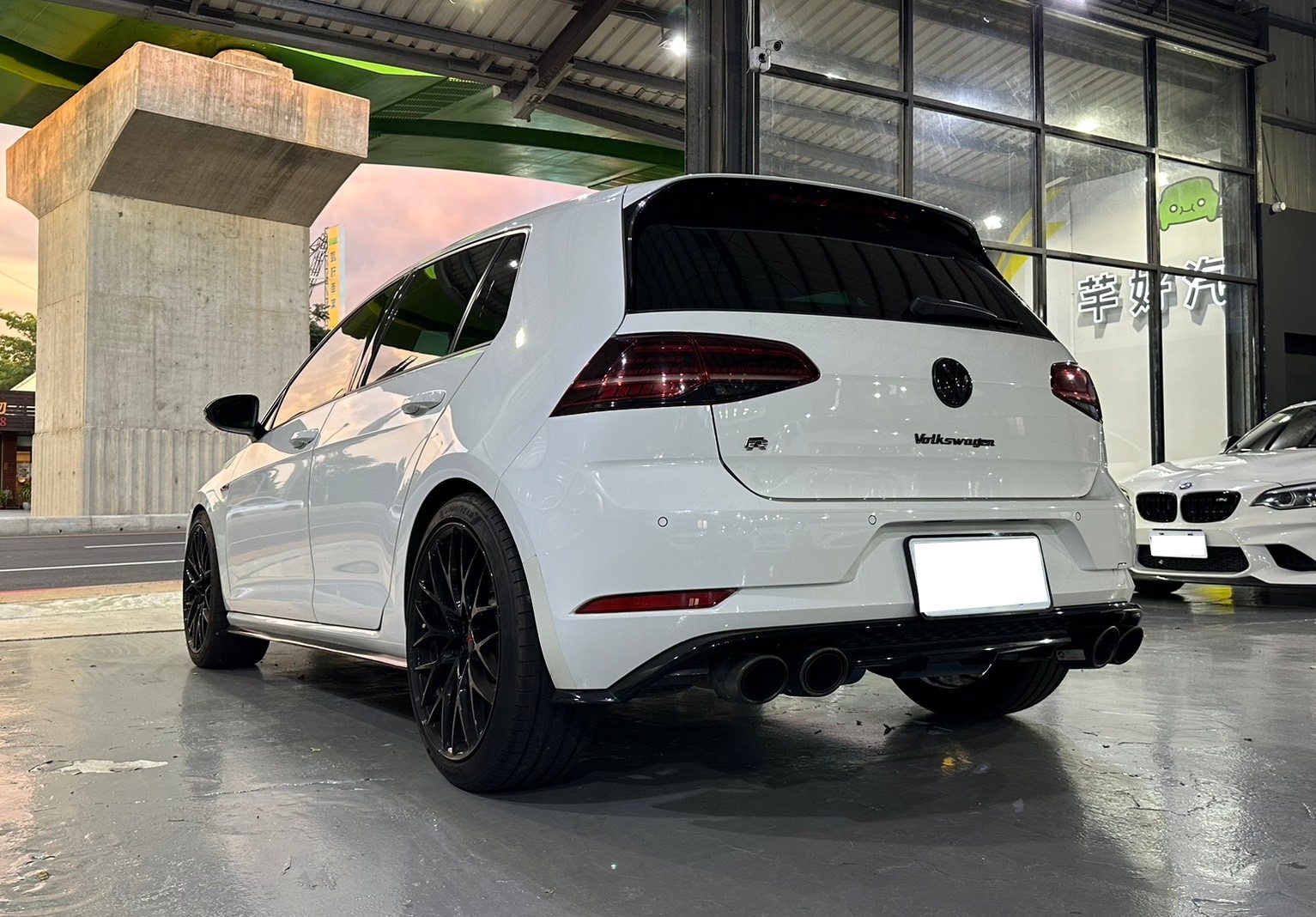 2018 Volkswagen GOLF R Photo 21
