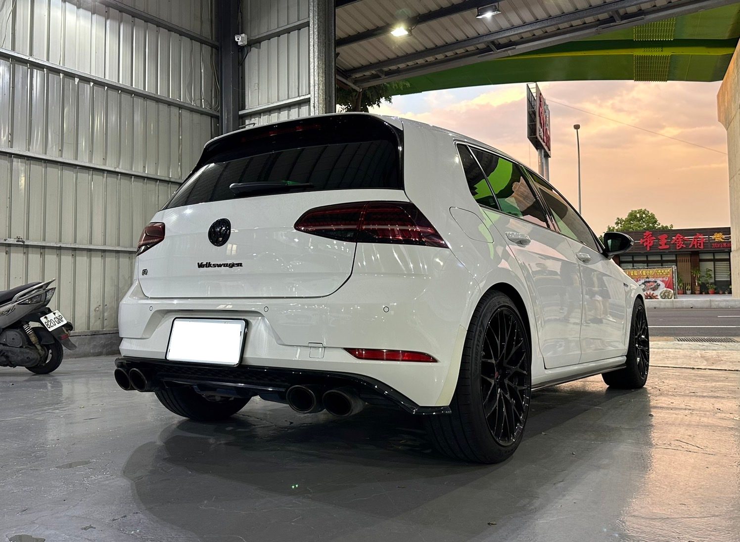 2018 Volkswagen GOLF R Photo 20
