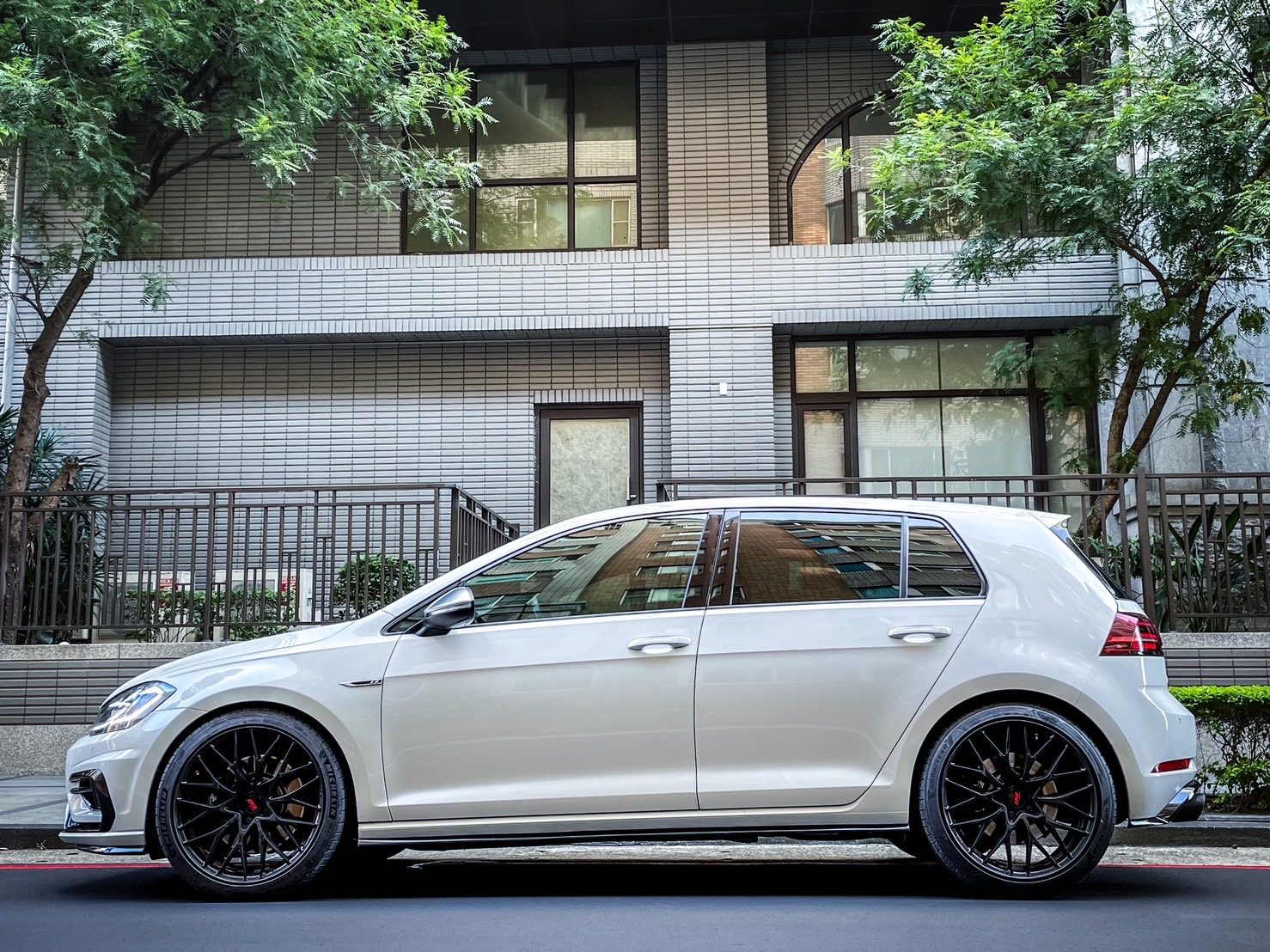 2018 Volkswagen GOLF R Photo 4