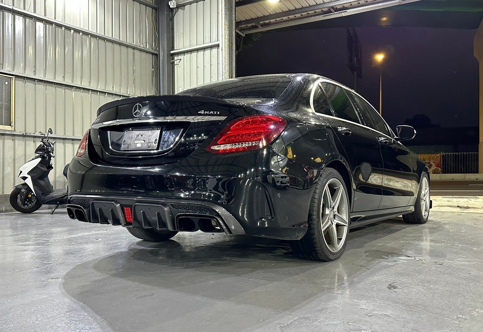 2015 Mercedes-Benz C300 AMG 照片 4