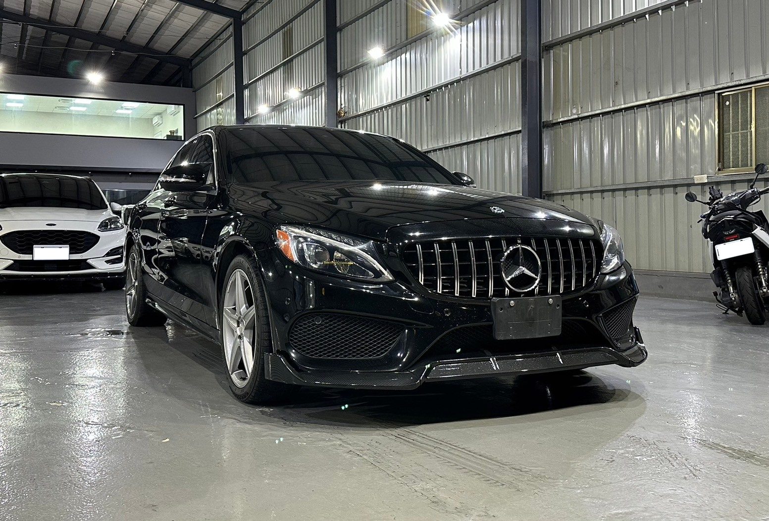 2015 Mercedes-Benz C300 AMG 照片 2