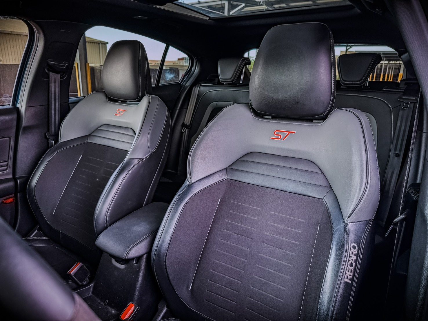 2020 Ford Focus ST Photo 8