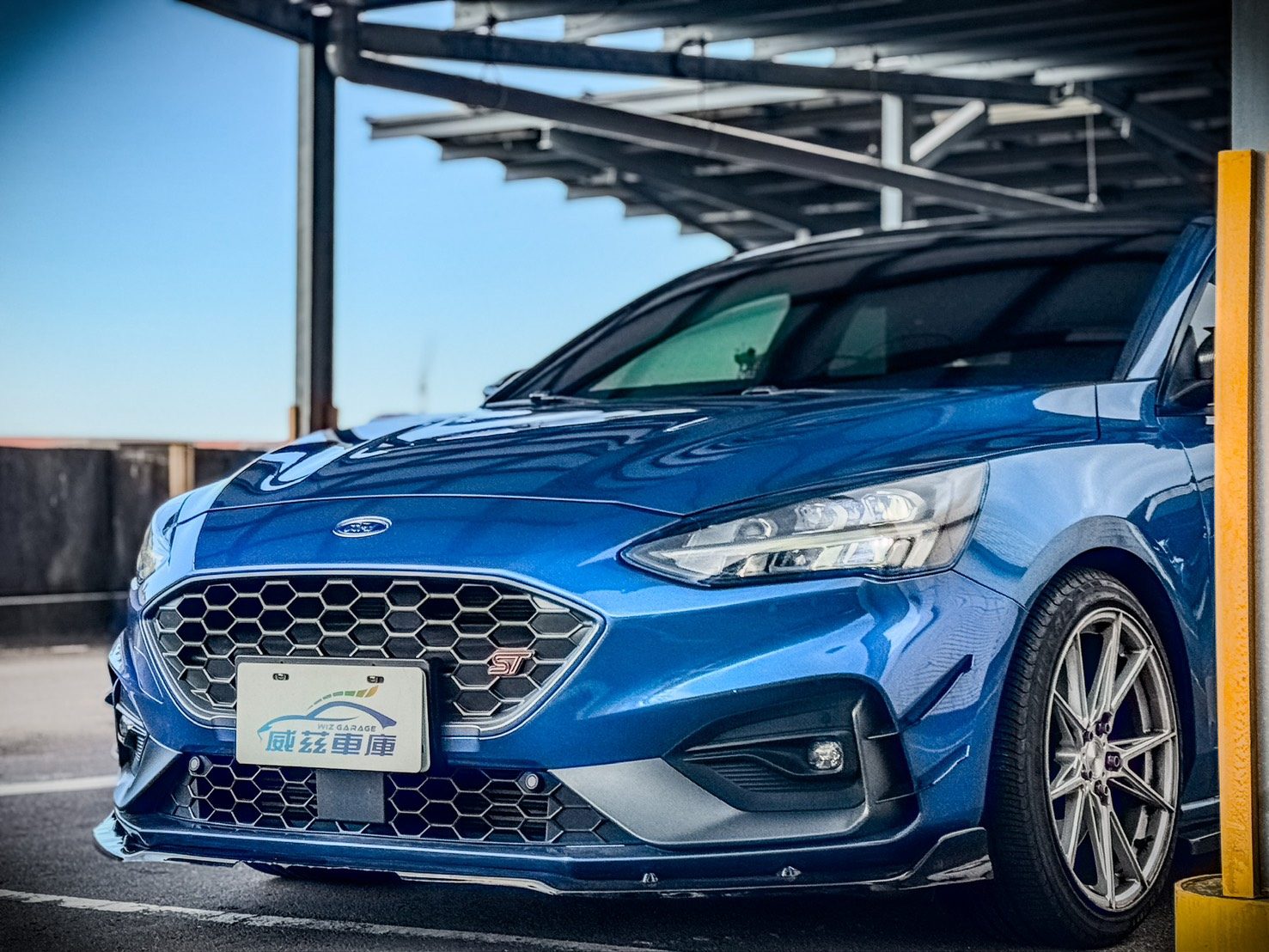 2020 Ford Focus ST Photo 2