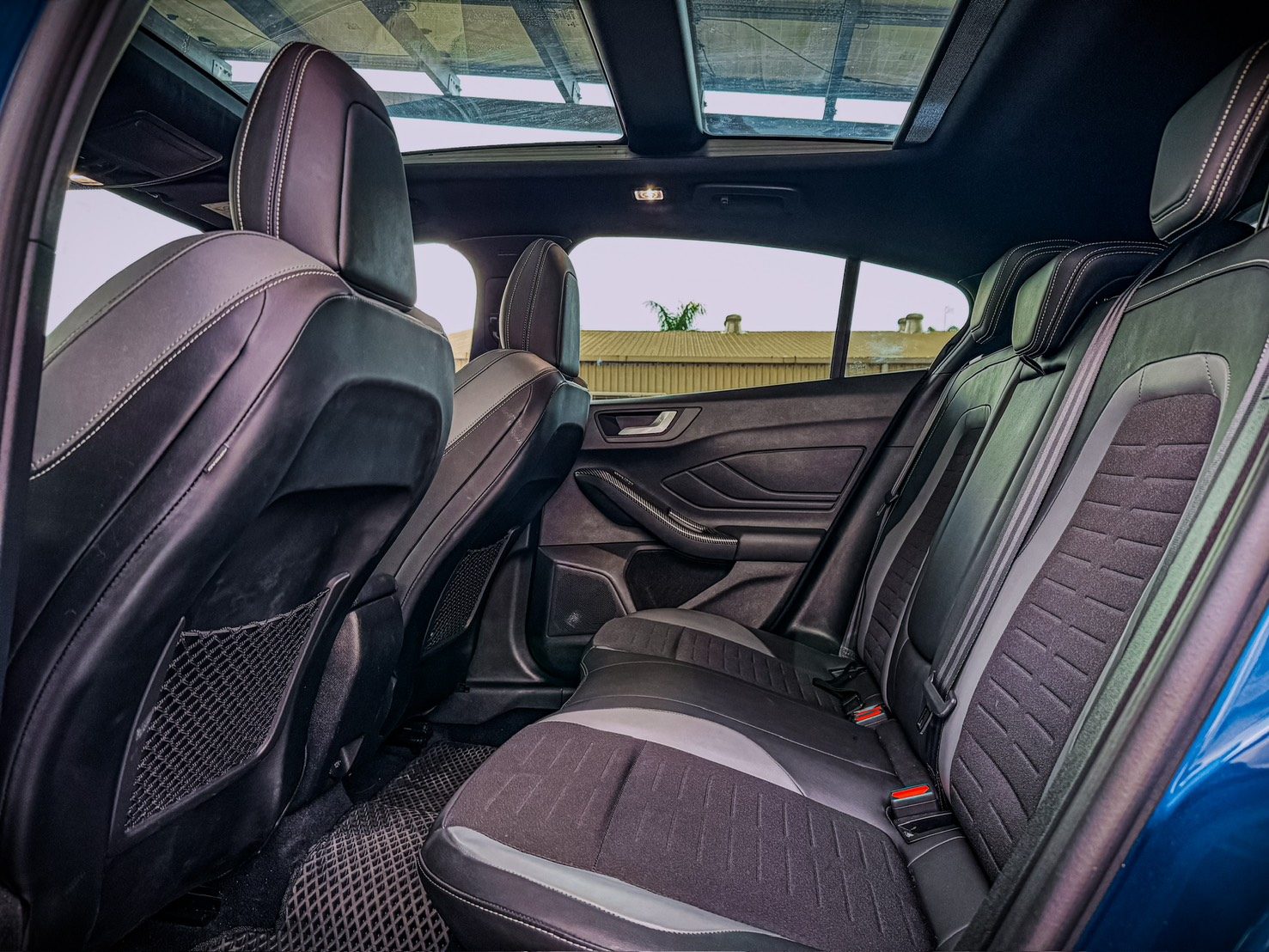 2020 Ford Focus ST Photo 9
