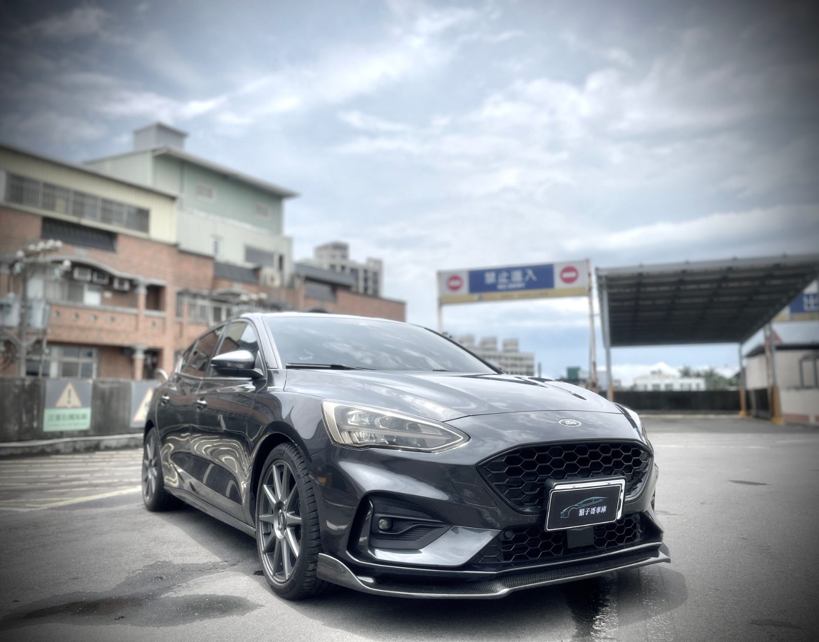 2021 Ford Focus ST-Line Photo 2
