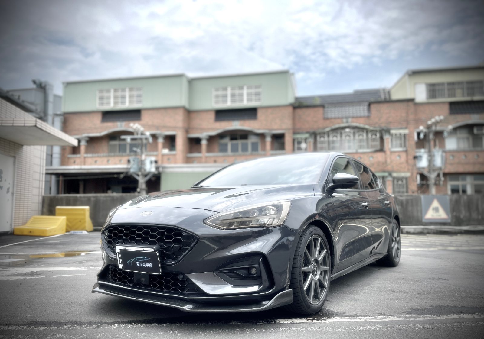 2021 Ford Focus ST-Line Photo 1