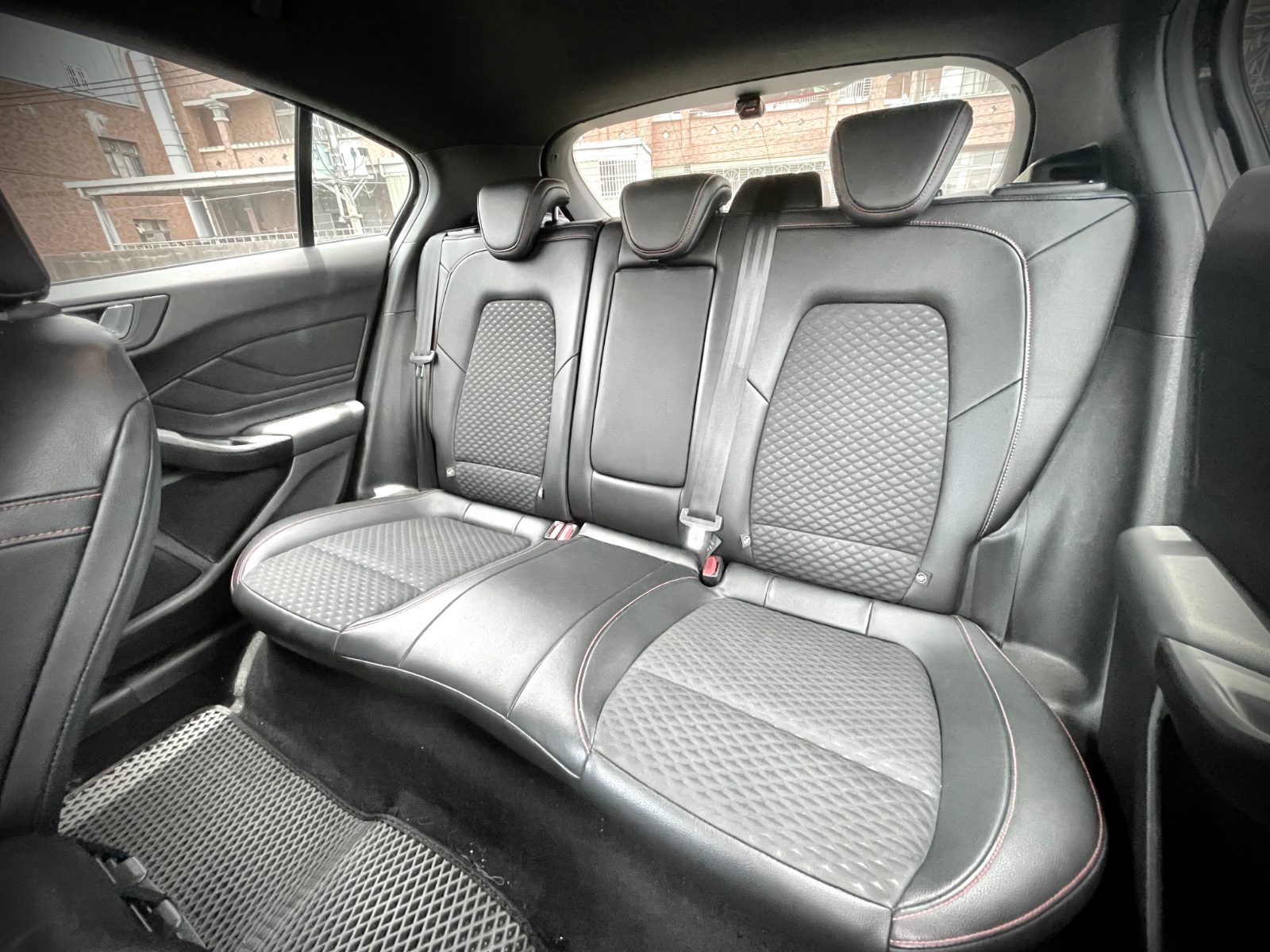 2021 Ford Focus ST-Line Photo 8
