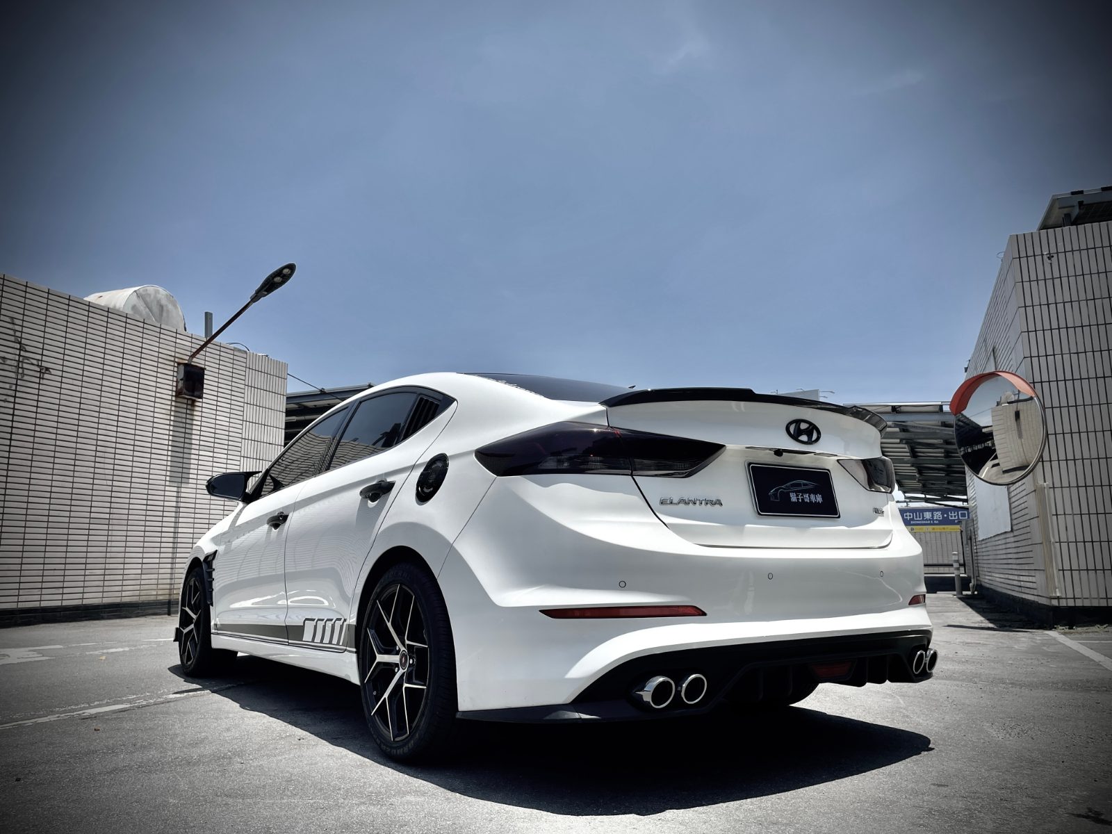 2018 Hyundai Elantra Photo 4