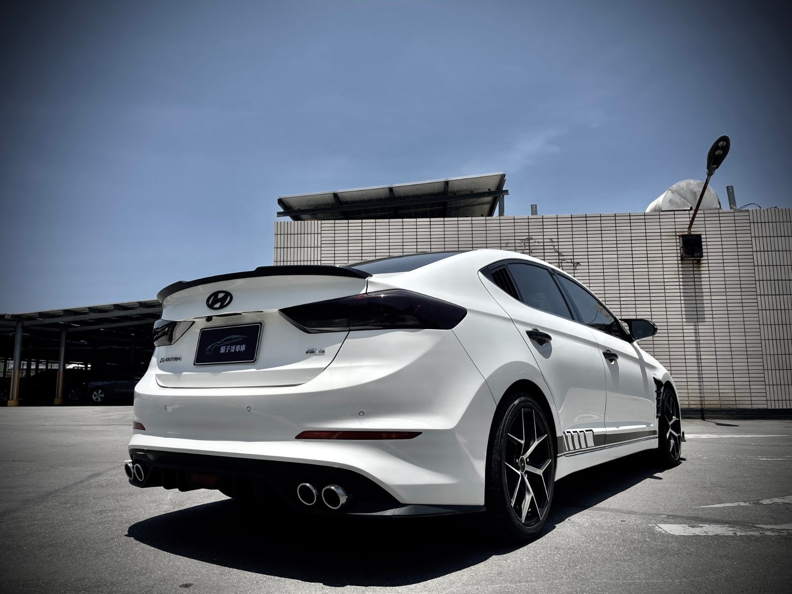 2018 Hyundai Elantra Photo 3