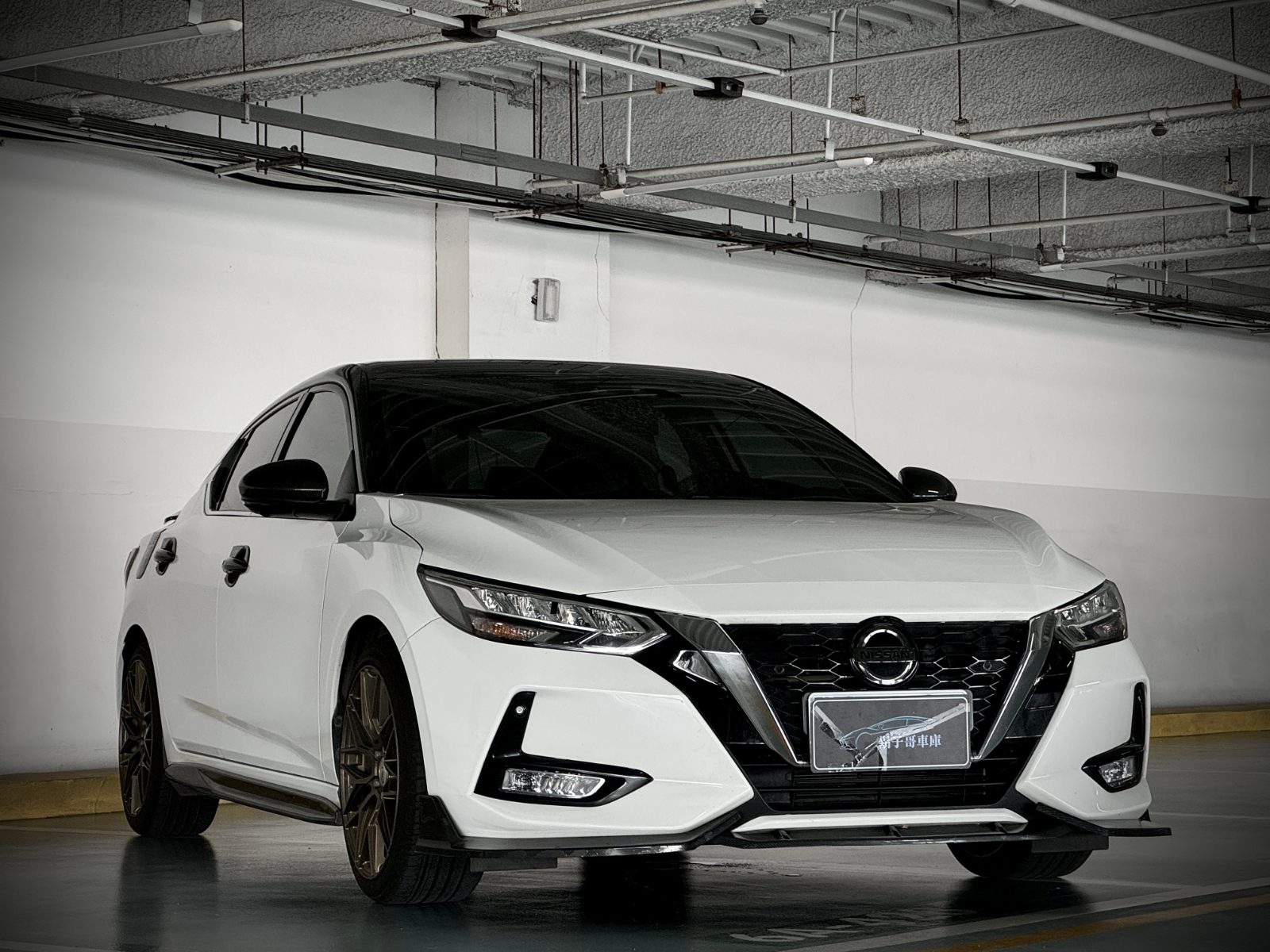 2021 Nissan Photo 2
