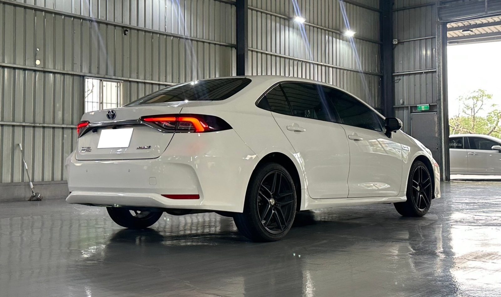 2020 Toyota Altis 油電 拉線 照片 3