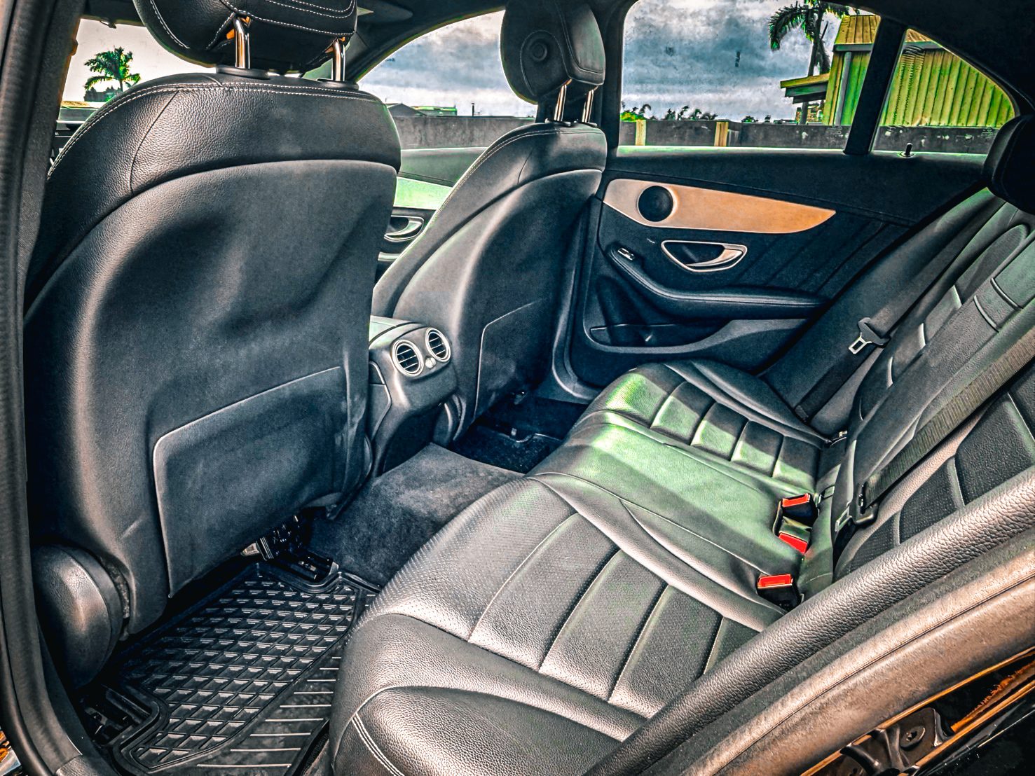 2015 Mercedes-Benz C250 AMG 照片 8